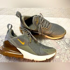 Woman’s Nike airmax 270